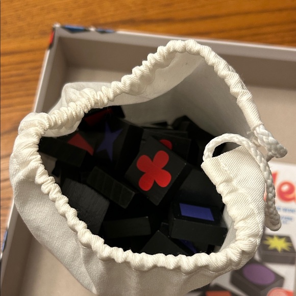 MindWare Qwirkle Board Game - Colorful Strategy Fun - Picture 4 of 4